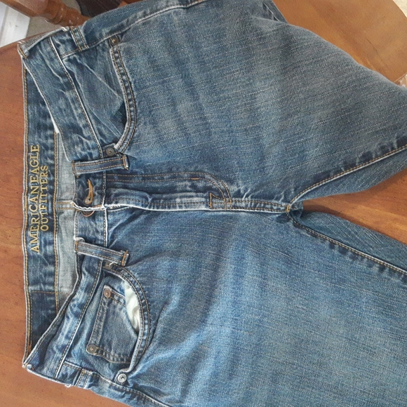American Eagle Outfitters - Picture 3 of 11